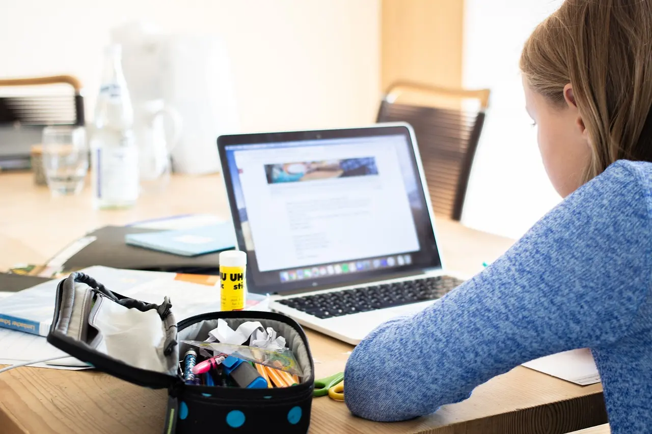 Cultivating Critical Thinking: The Role of Discussions in Online Classes