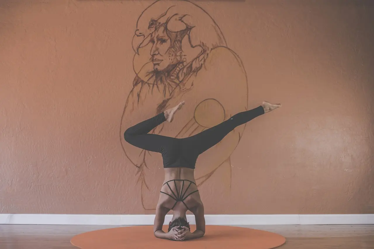 The Integration of Yoga and Wellness Programs in College Curricula